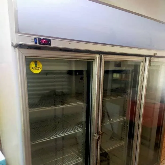 Penyejuk tegak pintu kaca untuk wain dan minuman